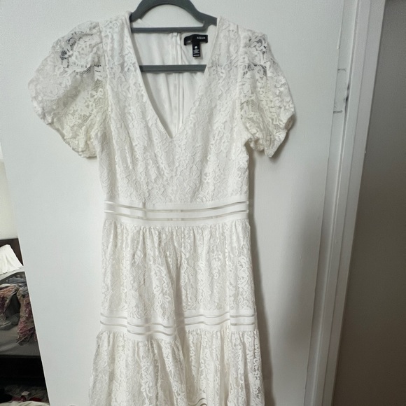 White lace dress - Picture 2 of 7